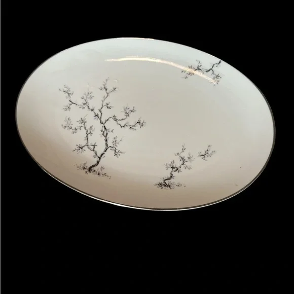 Vintage china from Japan Noritake china 1386 it comes with 1 serving dish 14” x